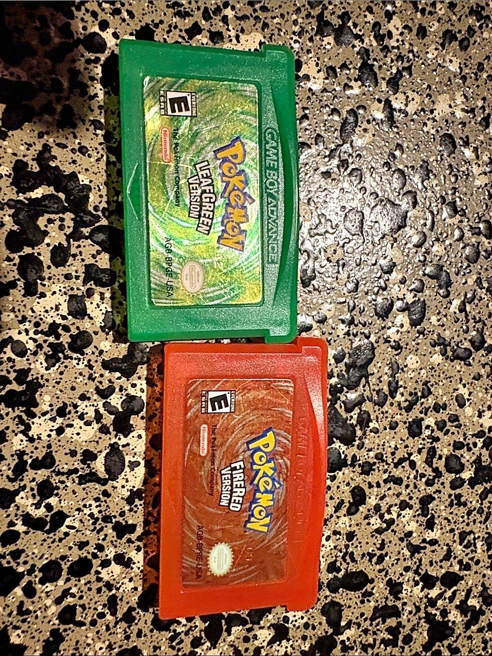 Nintendo Pokémon FireRed and LeafGreen Versions (GBA Bundle) Green & Red